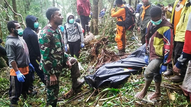 Endonezya’daki uçak kazasında bir çocuk kurtuldu