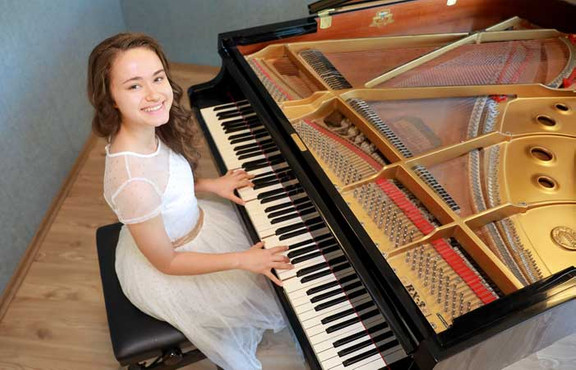 İzmirli çocuk piyanistin başarısı