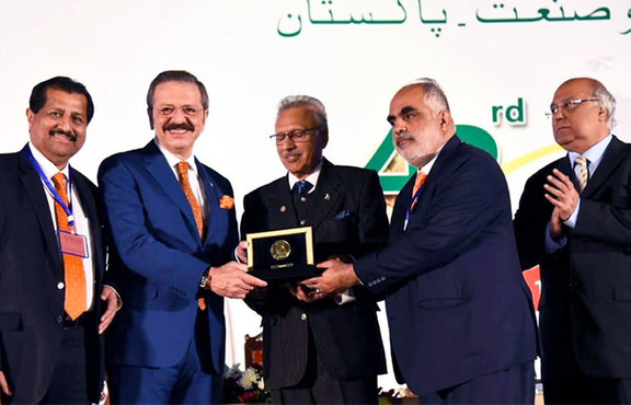 Pakistan Devlet Başkanı Alvi’den Hisarcıklıoğlu’na ödül 