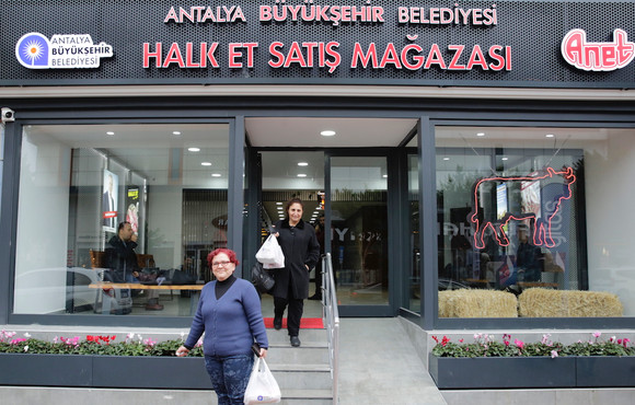 Antalya Belediyesi'nden ucuz et için Halk Et mağazası