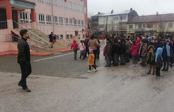 Elazığ'da 4.9'luk deprem sonrası okullar tatil edildi