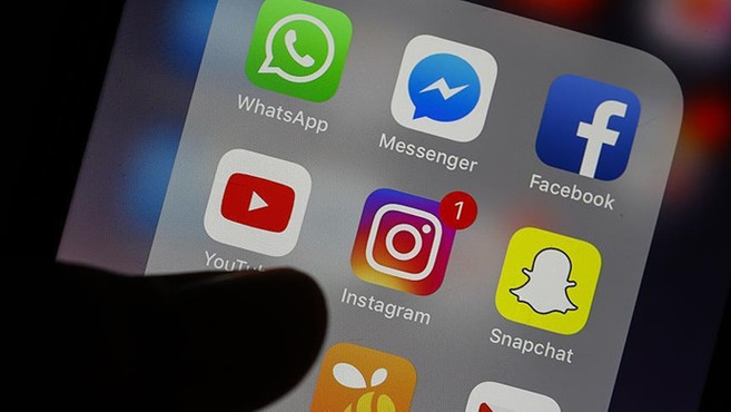 Türkiye'de günde 4 saat sosyal medyada geçiriliyor