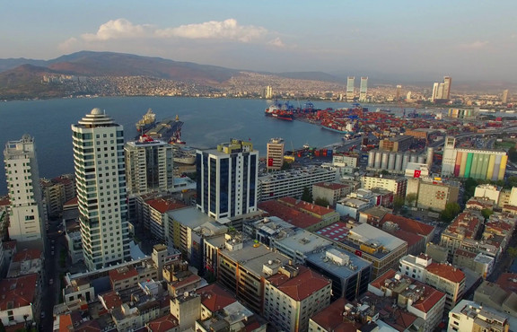 İzmir'de CHP arayı açtı
