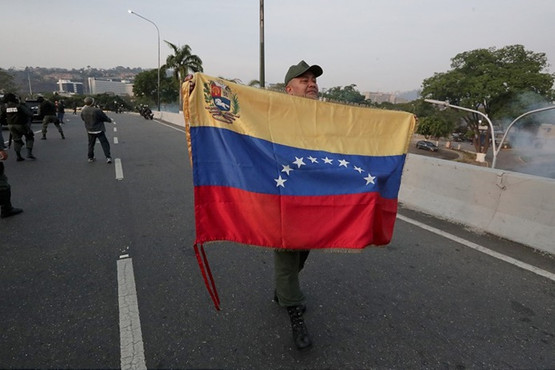 Venezuela hükümeti: Darbe girişimi bastırılmaya çalışılıyor