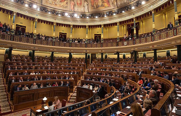 Tutuklu Katalanların milletvekilliği askıya alındı