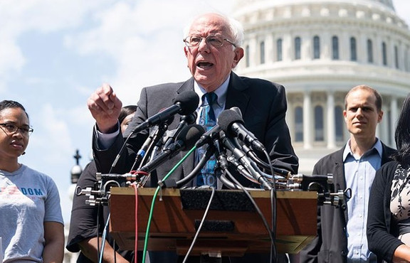 Sanders'tan '1,6 trilyon dolarlık öğrenci borçlarını iptal' teklifi