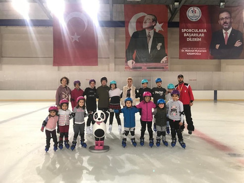 Gebze Buz Akademisi buz pateni ve buz hokeyi sporcuları yetiştiriyor