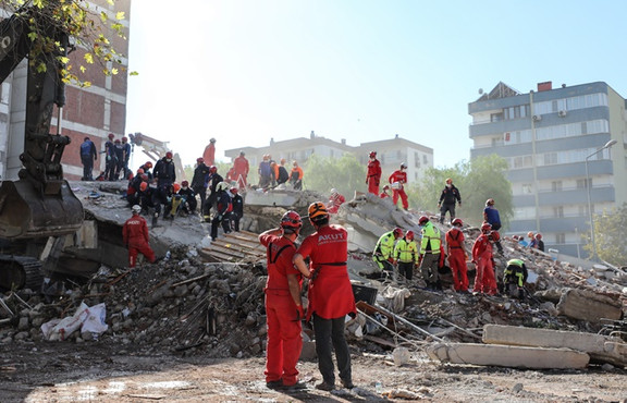 İzmir Büyükşehir Belediye Başkanı Soyer: Acil yıkılması gereken 7 bina tespit ettik