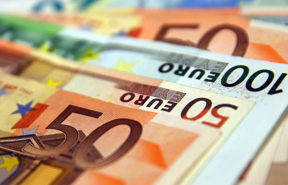 Euro Grubu, 240 milyar euroluk kredi paketinde uzlaştı