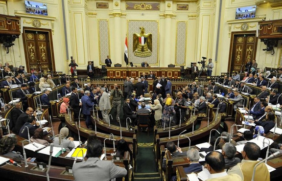 Mısır Meclisinden Sisi’ye 