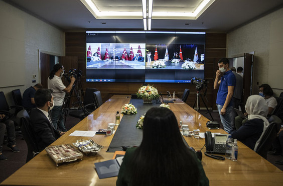 Siyasi partiler videokonferansla bayramlaştı