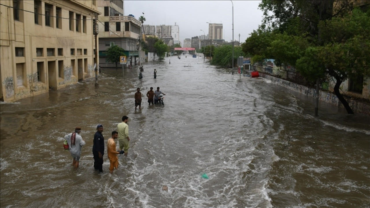 Pakistan'da muson yağmurları: Ölü sayısı 312'ye yükseldi