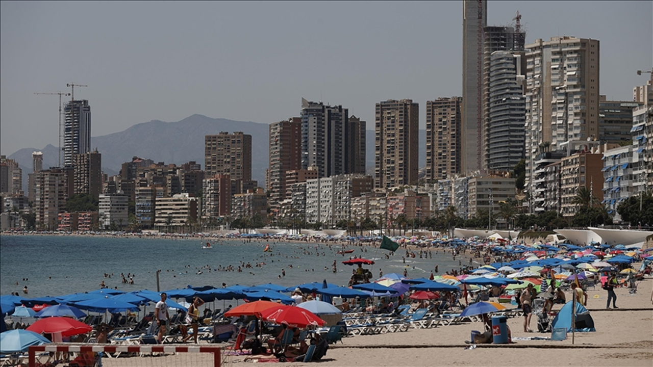 İspanya ocak-temmuz döneminde turist sayısında ve turizm gelirinde rekor kırdı