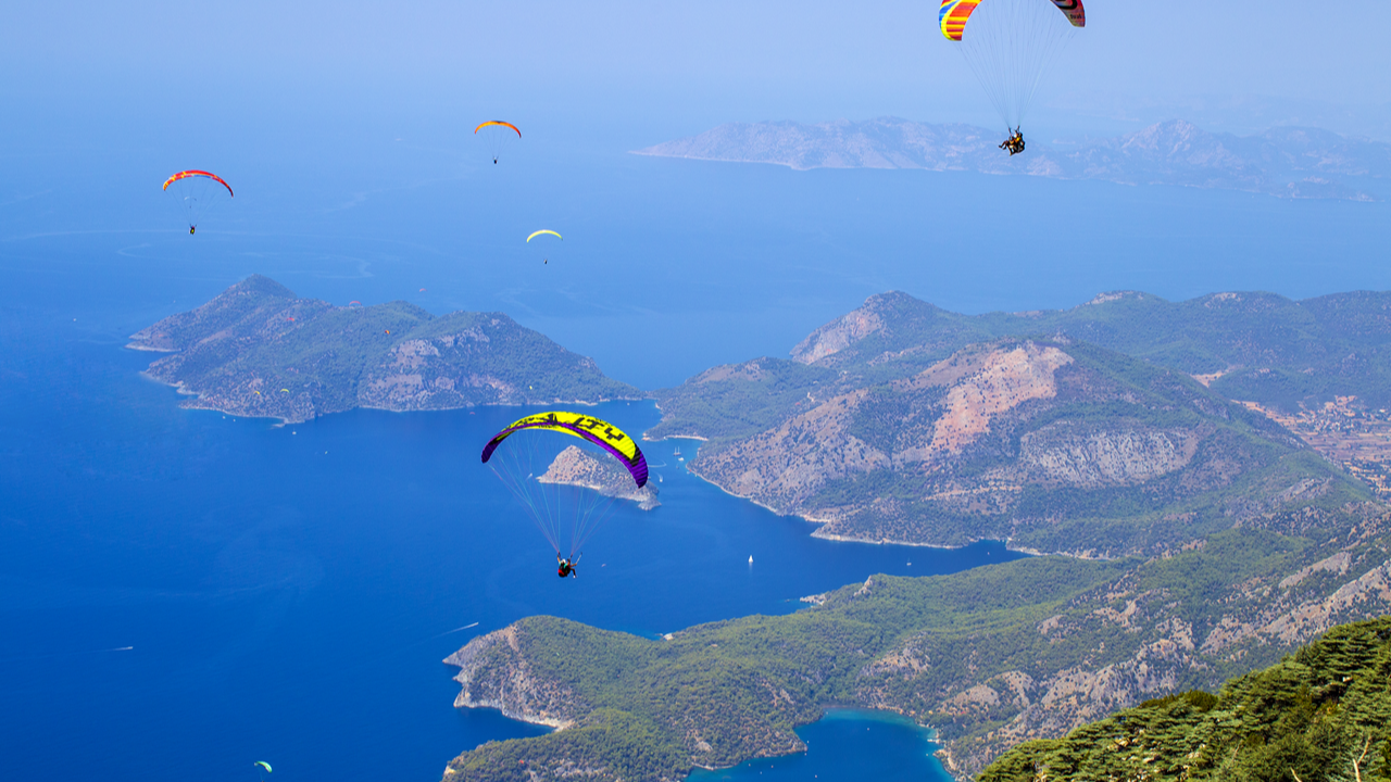 Yamaç paraşütü sevenler bu yıl da Fethiye’yi tercih etti