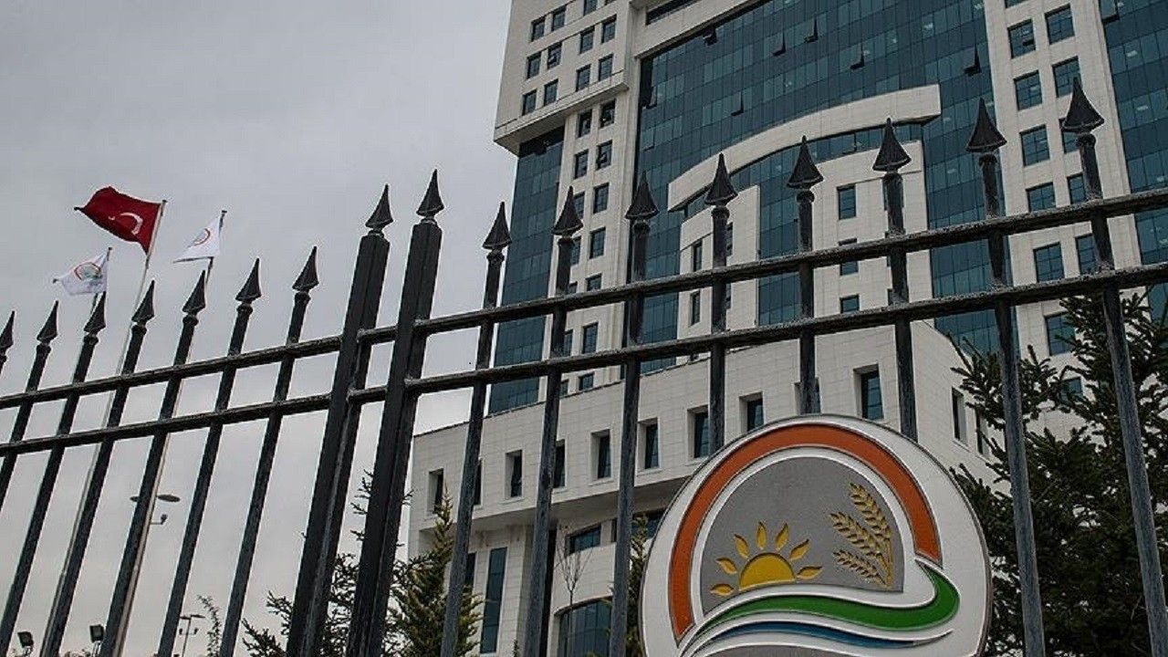 Tarım Bakanlığı “asgari ücret “fırsatçıları”nı uyardı Tarım Bakanlığı “asgari ücret “fırsatçıları”nı uyardı