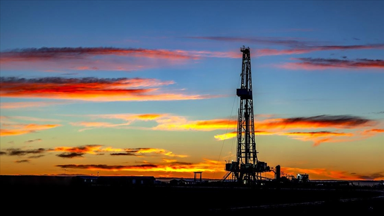 Brent petrolün üç haftalık gerilemesi sürüyor Brent petrolün üç haftalık gerilemesi sürüyor