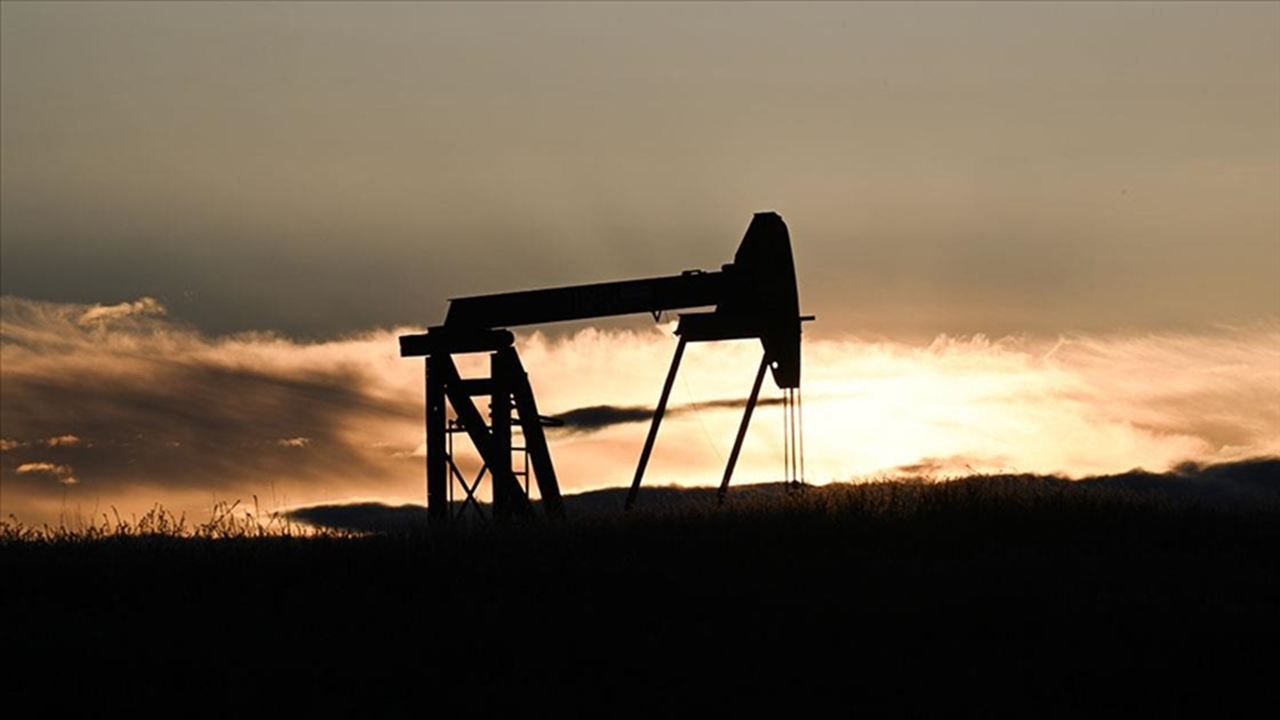 Küresel talep endişeleri petrol fiyatlarını baskılıyor Küresel talep endişeleri petrol fiyatlarını baskılıyor
