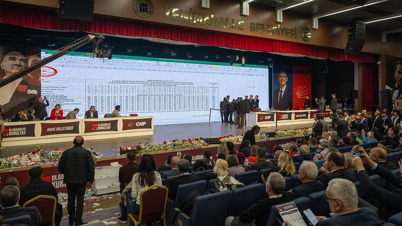 CHP'de 17 saatlik kurultay maratonu: Özgür Özel'in A takımı belli oldu