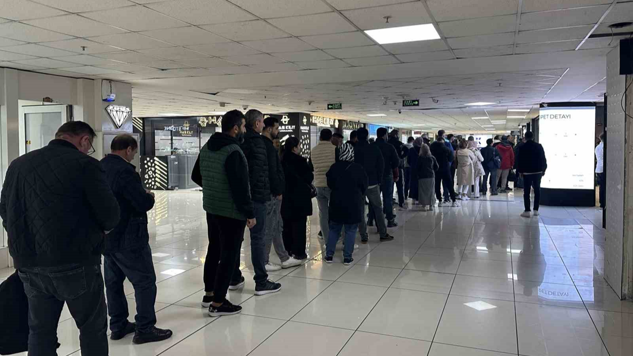 Ekmek değil altın kuyruğu! Halk Kuyumcukent'e akın etti