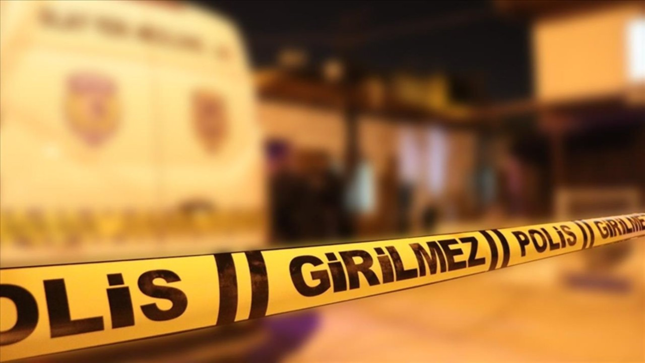 Küçükçekmece'de boş arazide erkek cesedi bulundu