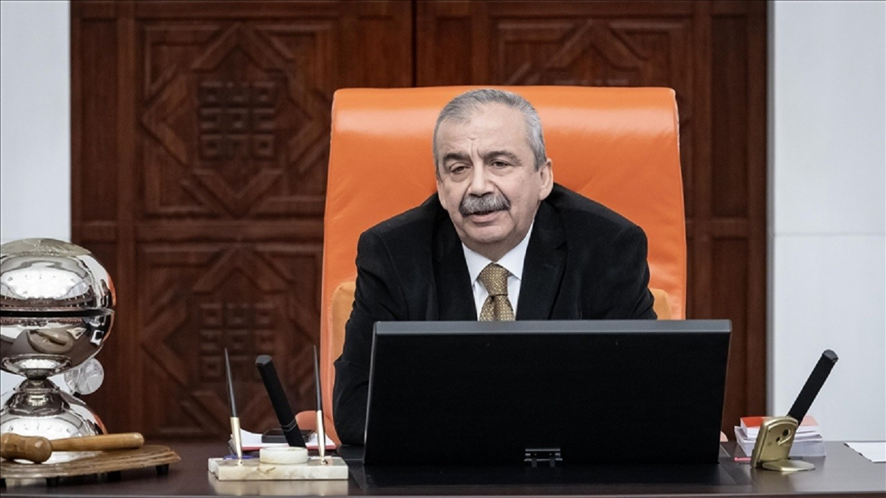Sırrı Süreyya Önder'e Ünlü Destek: Kalp Ameliyatı ve Sevenlerinin Duaları