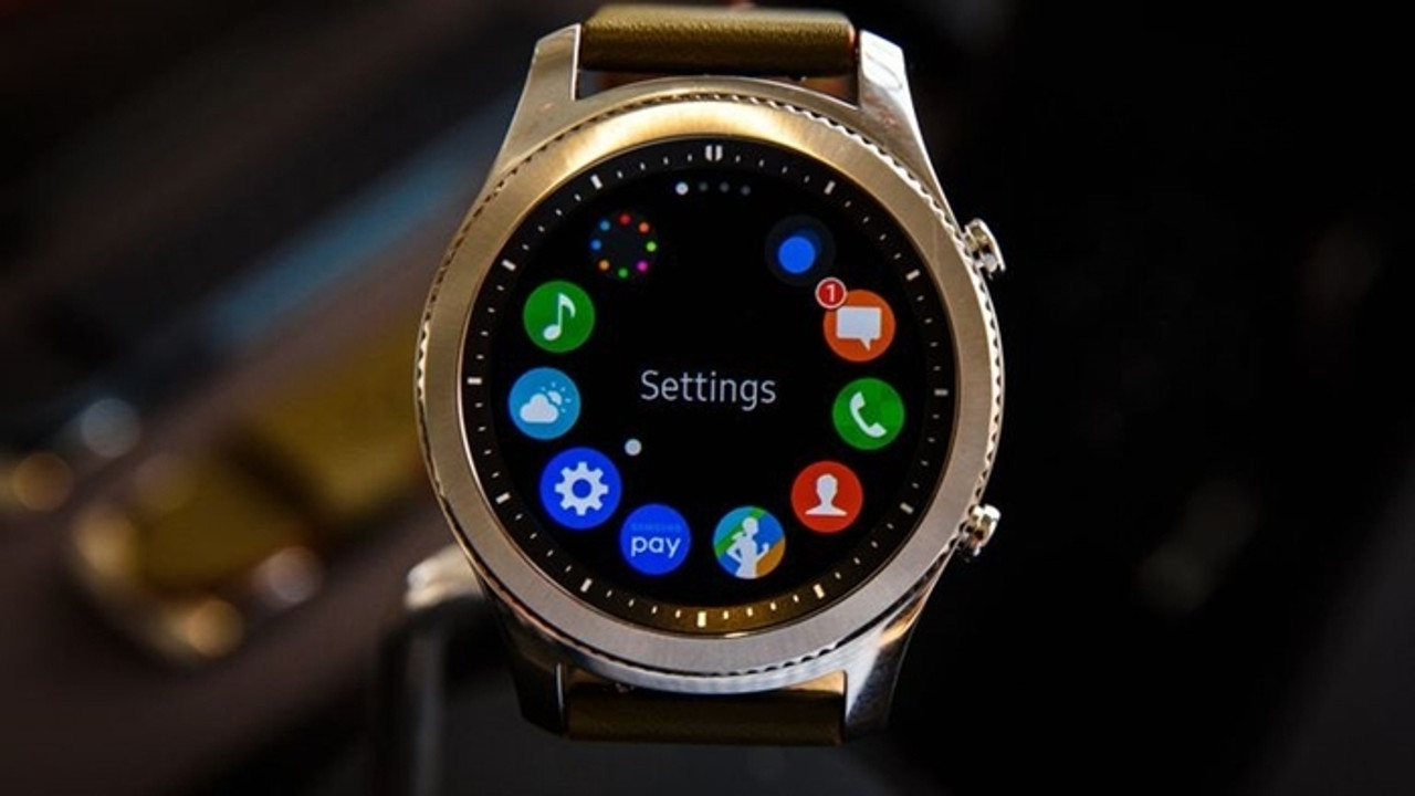 Аккумулятор часы самсунг. Часы Samsung Gear s3 аккумулятор. Ватсап на часах самсунг Фронтир Gear 3. Cмарт часы big t900 Ultra.