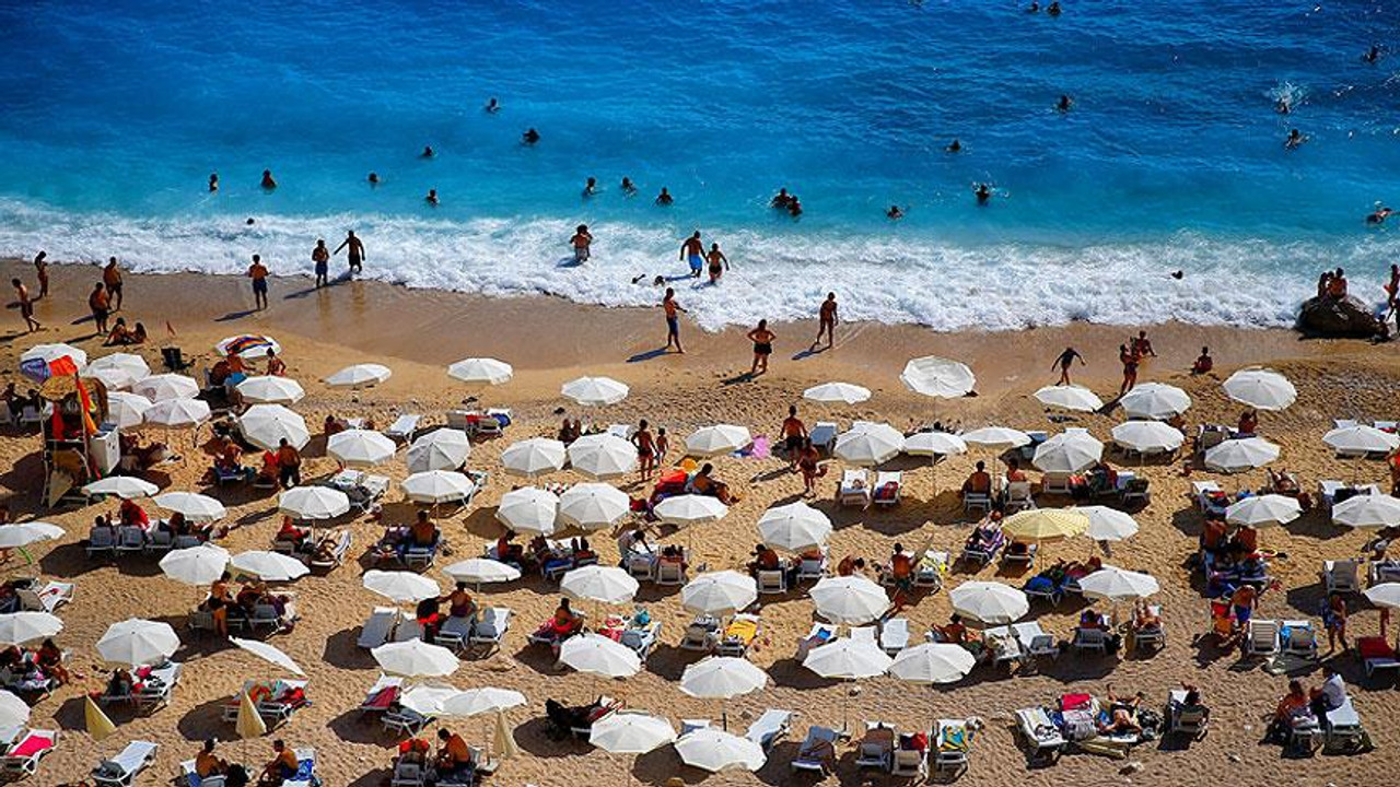 Турция круглый год. Турция пляж. Пляжный туризм. Люди на пляже. Турция туризм.