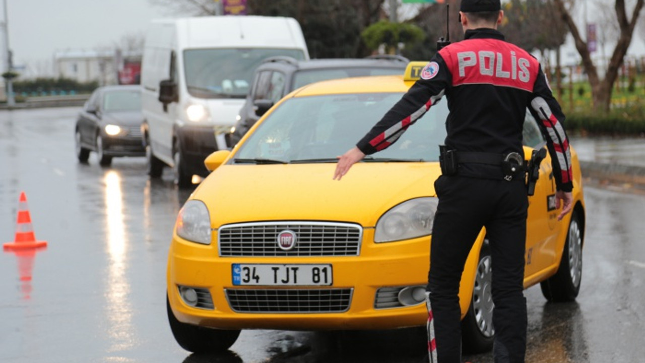 Возмещение такси. Такси в Стамбуле. Турецкое такси в Стамбуле. Черное такси в Стамбуле. Желтое такси Стамбула.