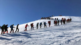 63 dağcı şehitler için Allahuekber Dağı'na tırmanıyor