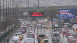 İstanbul'da yağmur: Trafik kilit, seferler iptal