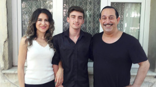Cem Yılmaz, burs sözü verdiği otizmli Yunus ile buluştu