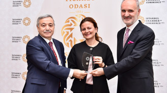 İTO, Ebru Şapoğlu'na plaket verdi