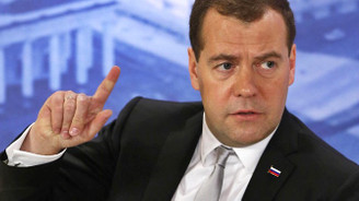 Medvedev: Rusya'da yatırım iklimi zehirlendi