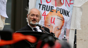 WikiLeaks'in kurucusu Assange, hakim karşısına çıktı