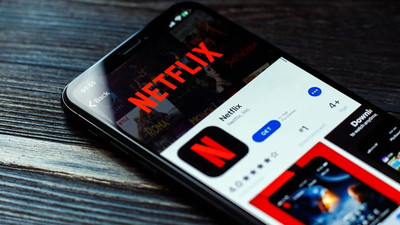 Netflix dizisi oyuncuları kazada hayatını kaybetti