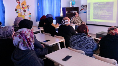 Anneler ve çocukları aynı çatı altında eğitim görüyor