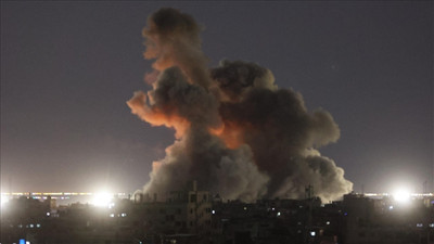 İsrail savaş uçakları Gazze Şeridi'nde mülteci kampını bombaladı