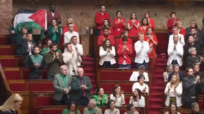 Fransa meclisinde Filistin bayrağı açıldı: Oturuma ara verildi