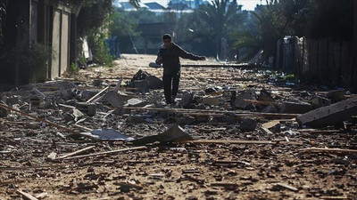 İsrail'in 261 gündür saldırılarını sürdürdüğü Gazze'de can kaybı 37 bin 598'e çıktı