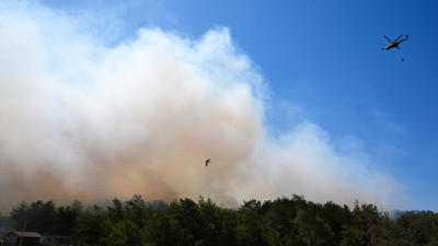 Çamönü mahallesi tahliye ediliyor: İzmir Menderes'teki orman yangınına müdahaleler sürüyor