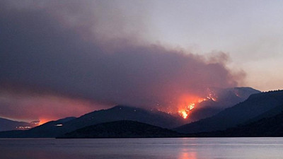Yunan adalarında yangın: Binlerce kişi tahliye edildi