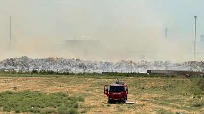 Aydın'daki kağıt fabrikası bir gündür yanıyor