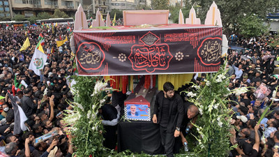 İsmail Haniye'nin Tahran'daki cenazesine binler katıldı: 'Cinayete karşılık vereceğiz'