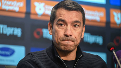 SON DAKİKA: Beşiktaş, teknik direktör Giovanni van Bronckhorst ile yolları ayırdı