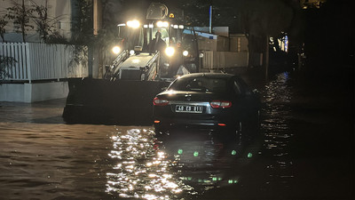 Bodrum'da sağanak: Dereler taştı, yollar trafiğe kapandı