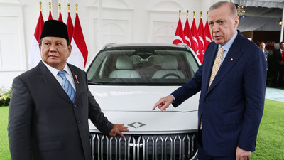 Cumhurbaşkanı Erdoğan'dan Endonezya Cumhurbaşkanı'na Togg hediyesi: 'Süper olduğunu göreceksin'