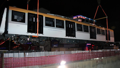 Yeni metro raylara indi