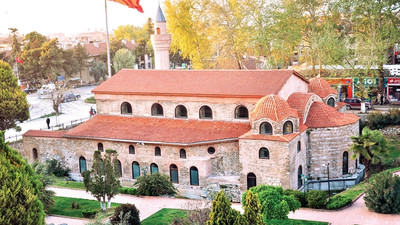 Gölü masmavi, çinisi eşsiz tarihi umman bir diyarda