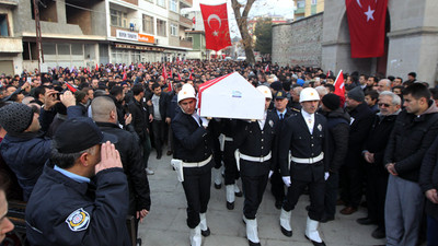 Şehit polisi 10 bin kişi uğurladı