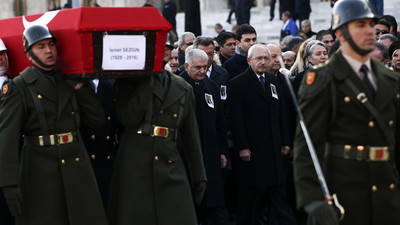 İsmet Sezgin için tören